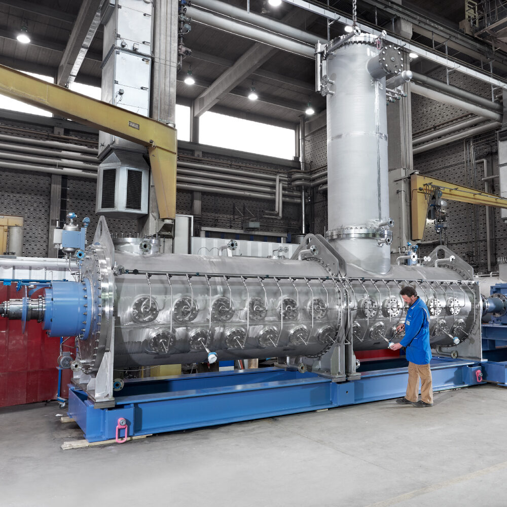 Granulation dryer for continuous operation